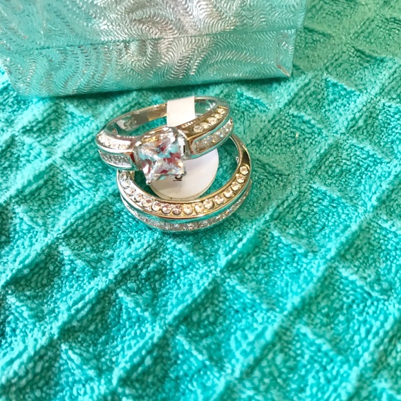 Jewelry - Price ✂️🌺Bling Wedding Ring🌺